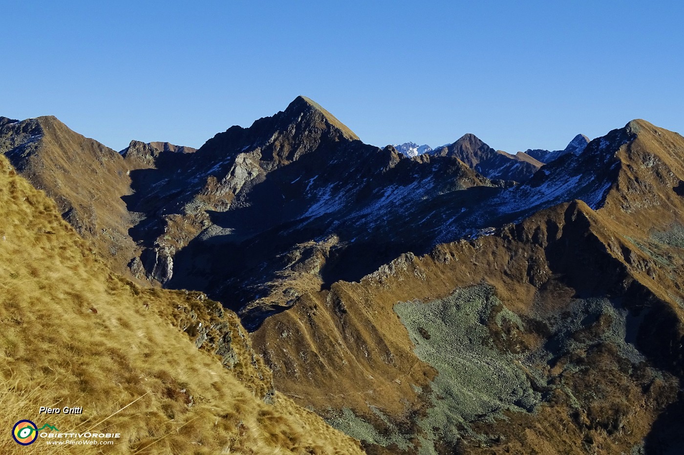 27 In cresta dal Passo a Cima di Lemma...vista in Valegino e Cadelle.JPG -                                